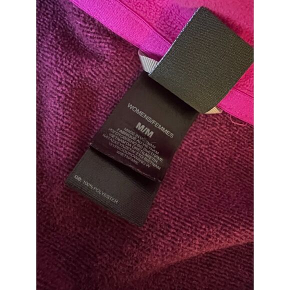 The North Face fleece 1/4 zip pullover in magenta. Size M. - Picture 9 of 9